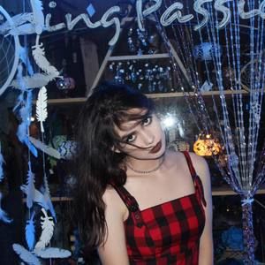 Meet your Posher, Marie